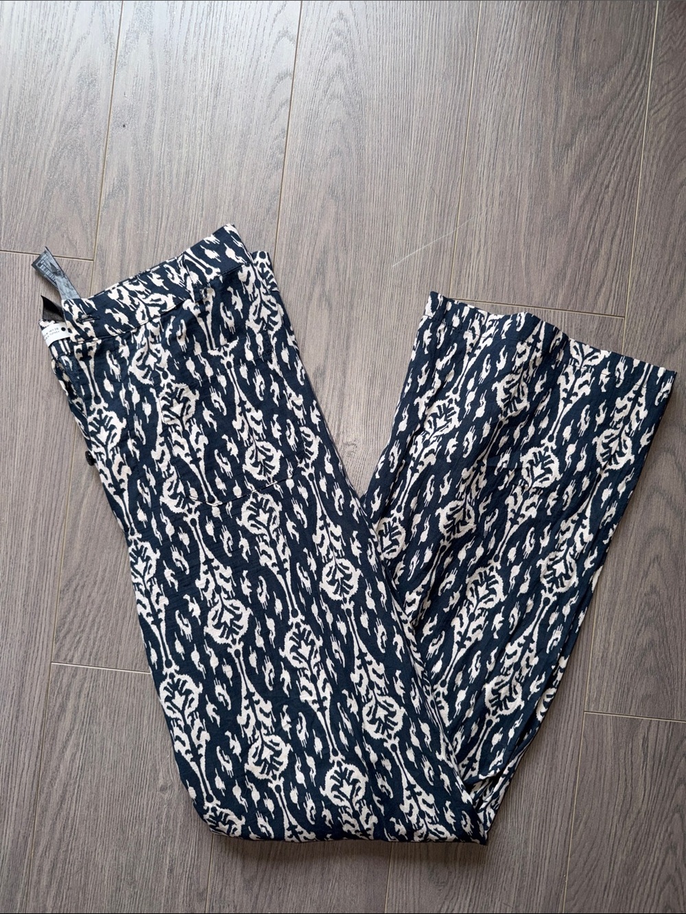 Zara Printed Wide-Leg Pants in Navy and White
